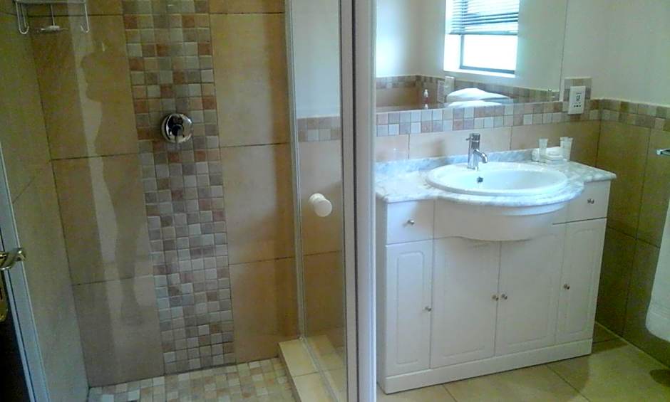 Hoyohoyo Chartwell Lodge