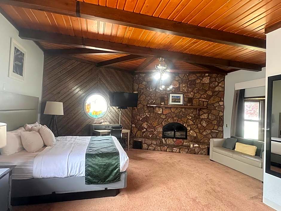 Pictured Rocks Inn and Suites