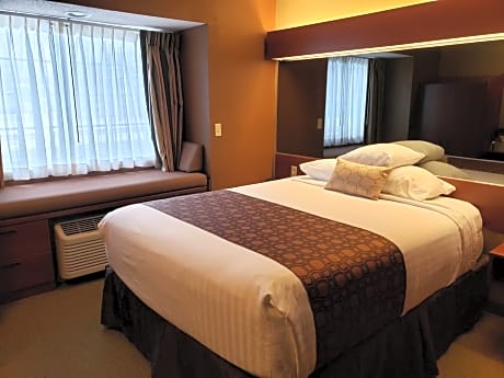 1 Queen Bed, Mobility Accessible Suite, Non-Smoking