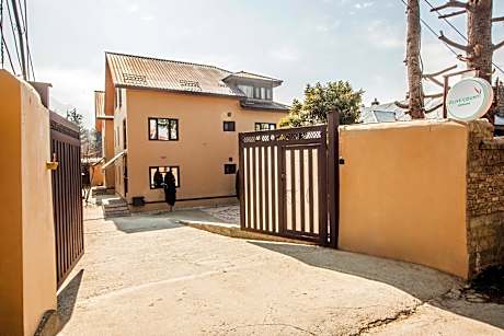 Olive County, Srinagar