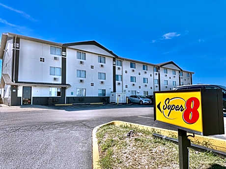 Super 8 by Wyndham Bloomington/Normal