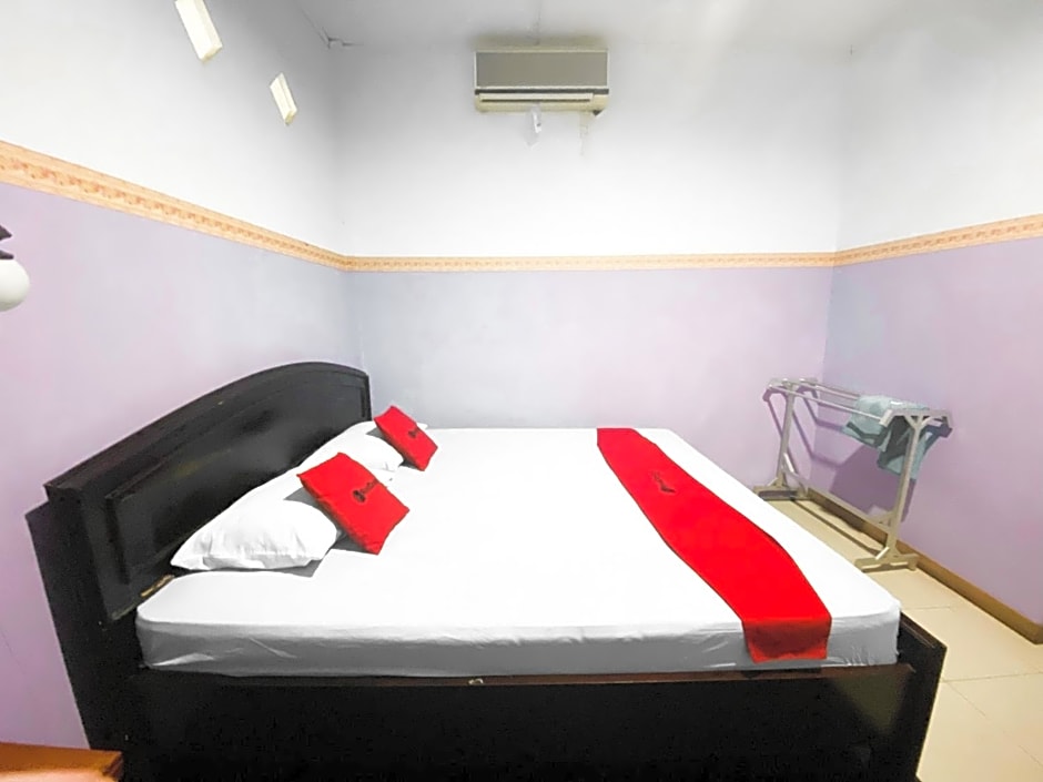 RedDoorz near Terminal Dangerakko Palopo