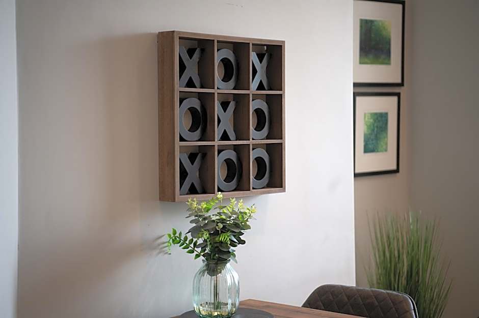 Crown and Cushion Appleby