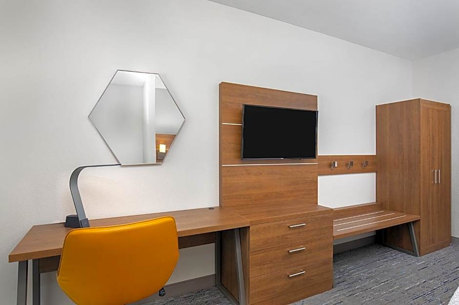 Holiday Inn Express & Suites - Carrollton West By IHG