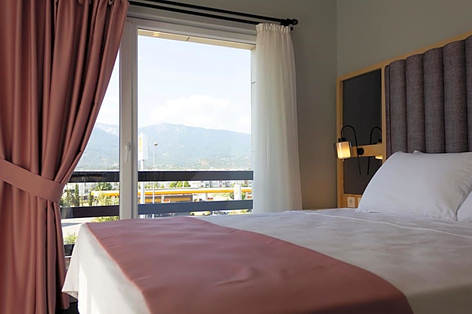 L'opera Deluxe Hotel