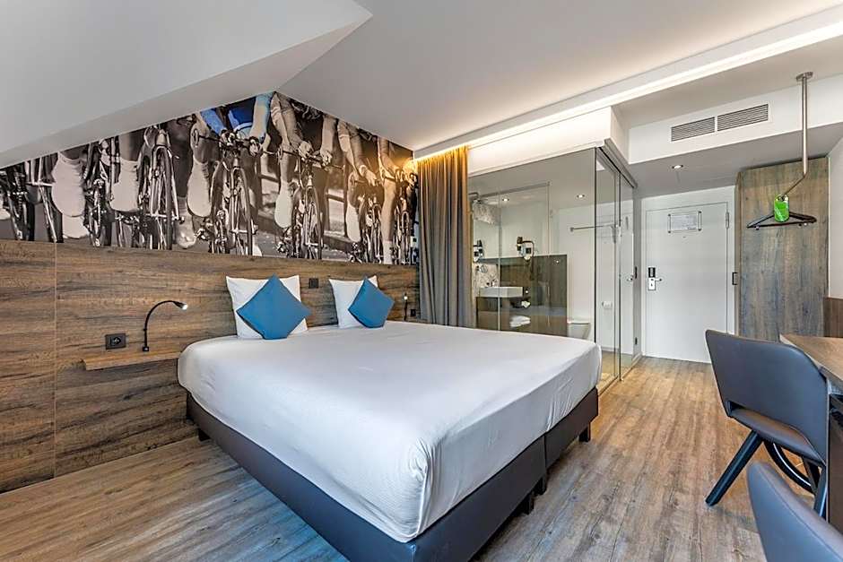 Photo 1 of 6 of Superior 1 King Bed