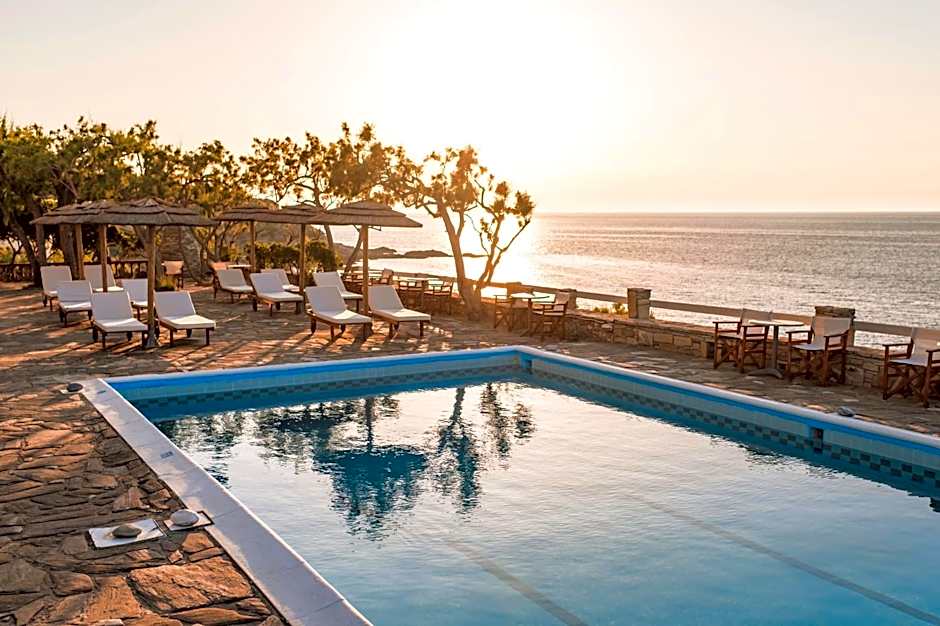 Cavos Bay Hotel & Studios