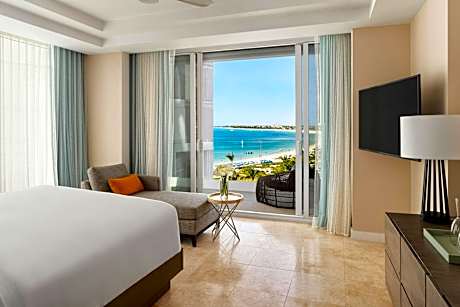3 Bedroom Residence, Bedroom 1: 1 King, Bedroom 2: 1 King, Bedroom 3: 2 Queen, Ocean view