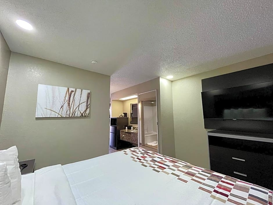 Red Roof Inn & Suites Jackson - Richland