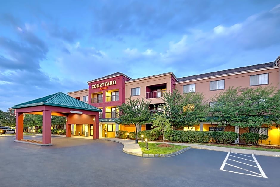 Courtyard by Marriott Manchester-Boston Regional Airport