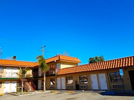 Tiffany Inn Corona