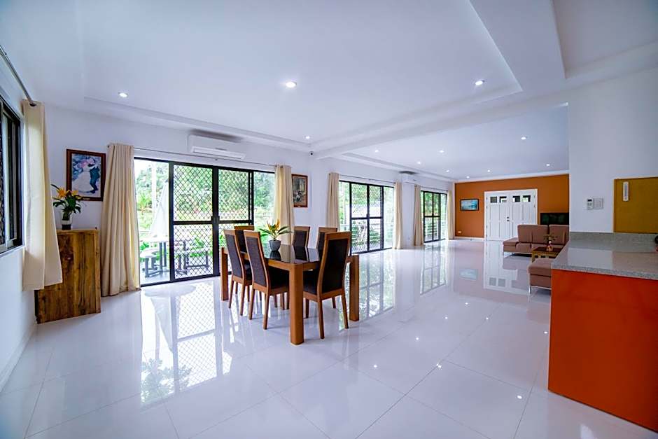 Bohol White House Bed & Breakfast