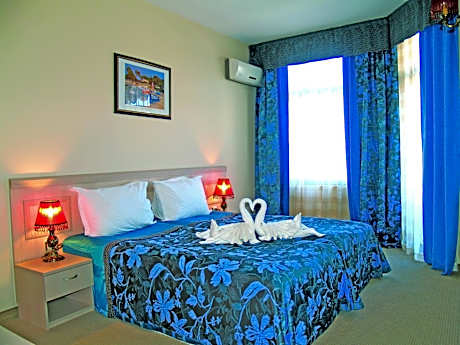 One-Bedroom Apartment (2 Adults + 2 Children)