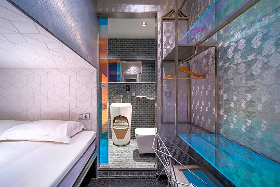 Diamond Capsule Hotel Amsterdam South