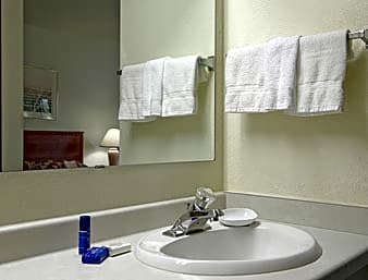 Baymont Inn & Suites Green Bay