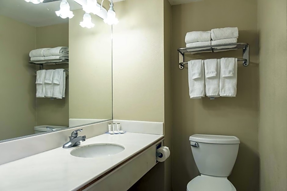 Travelodge by Wyndham Monterey Bay