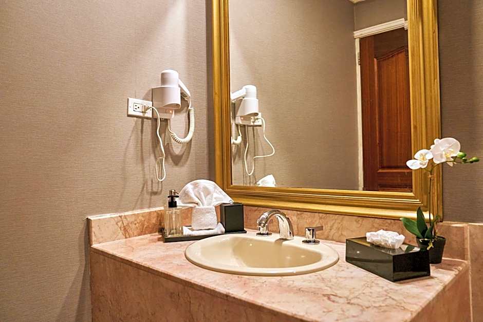 Waymore Hotel Spa & Casino