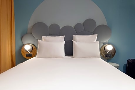 2 Adjacent Room
