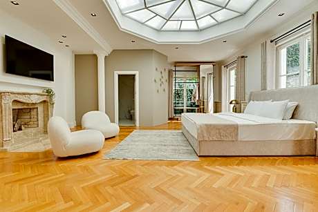 Queen Suite with Balcony