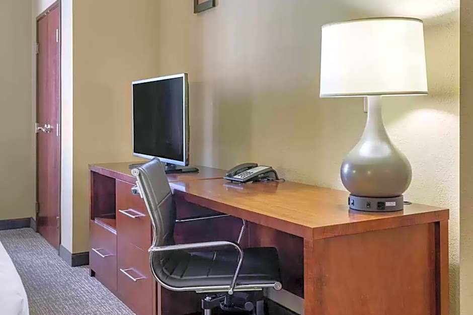Comfort Suites Batesville