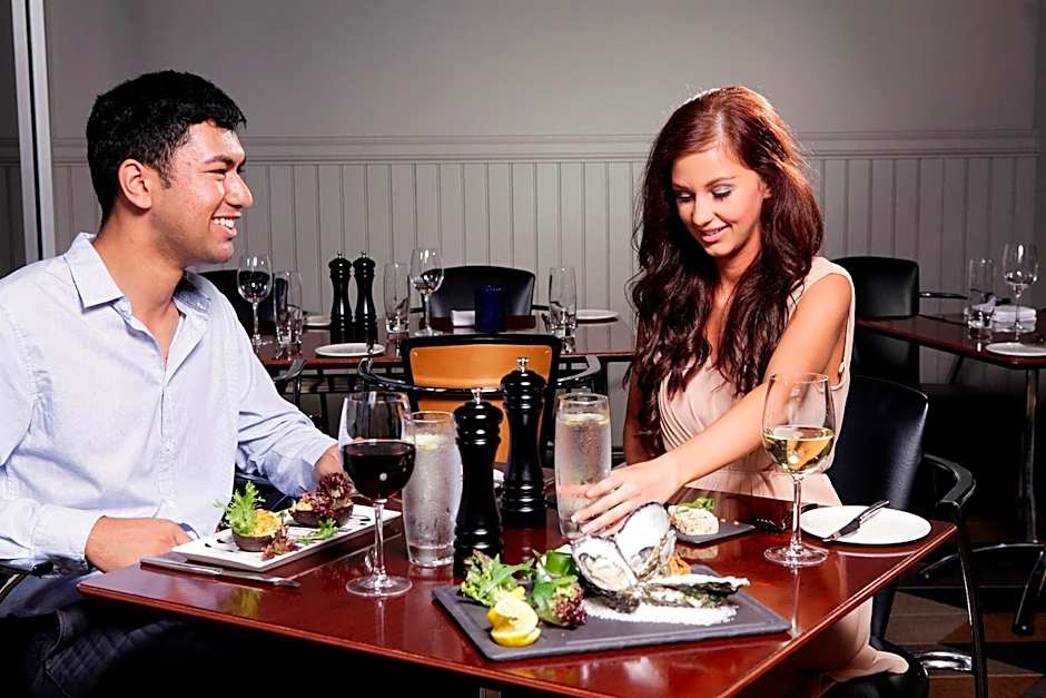 Rydges Gladstone Hotel