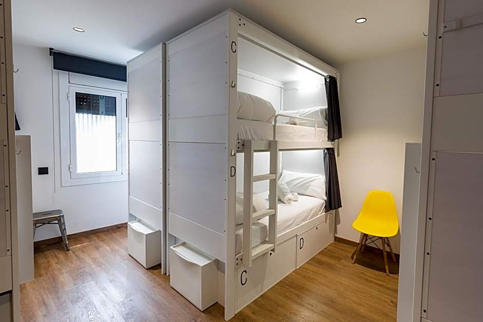 Airhostel Barcelona Airport 24h