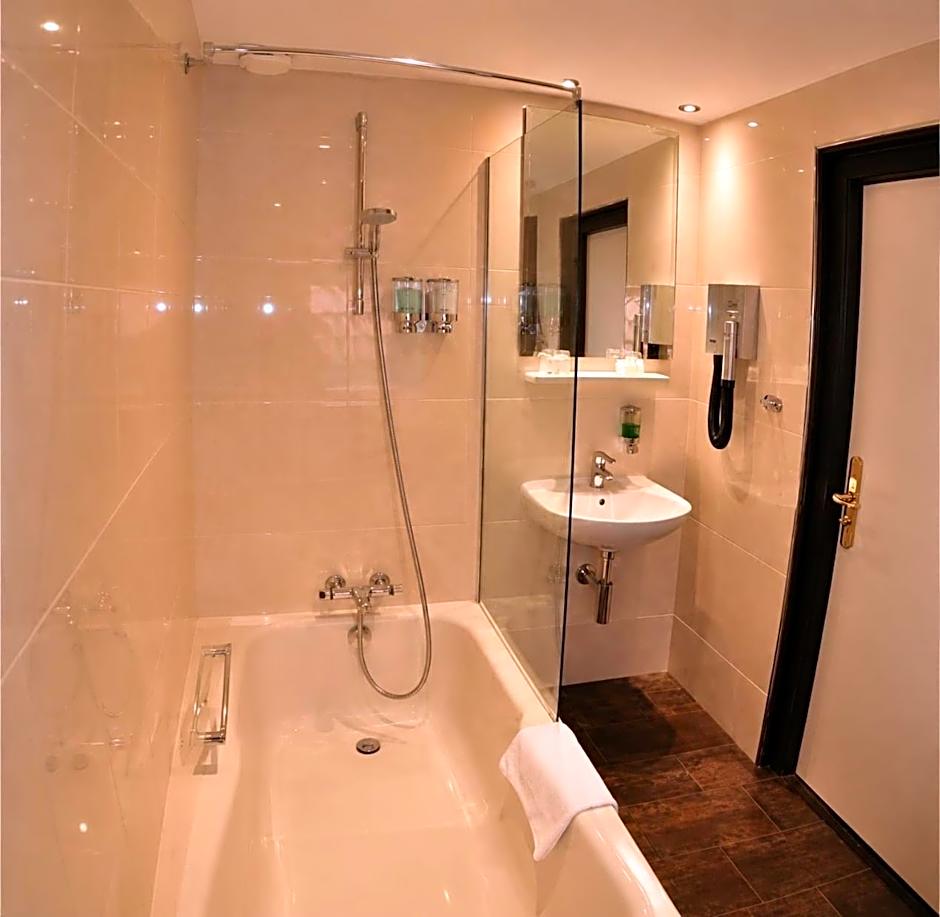 Budget Hotel Le Beau Rivage