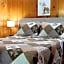 The Evening Shade River Lodge and Cabins