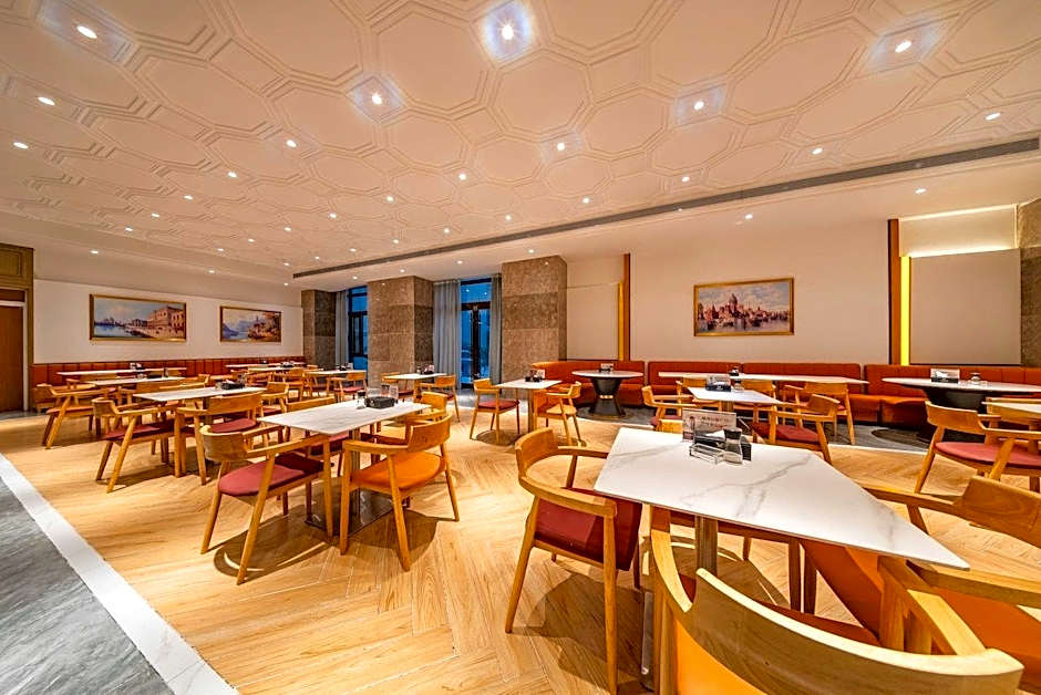 IU Hotels· Lanzhou Xike Station Huanghelou Branch