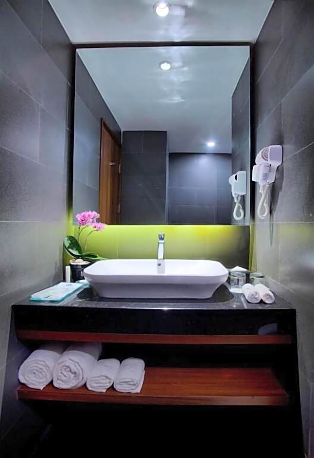 Golden Tulip Essential Makassar