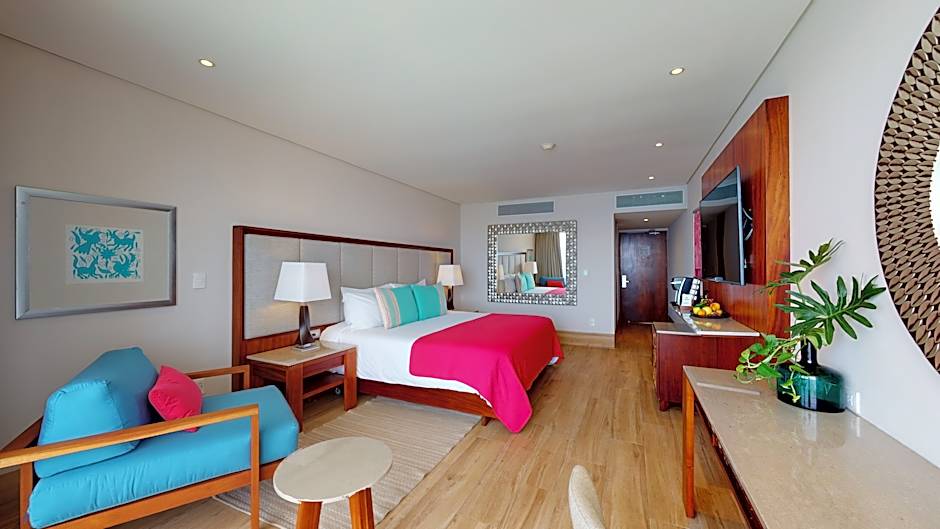 Photo 1 of 7 of Premier 1 King Bed, Ocean front