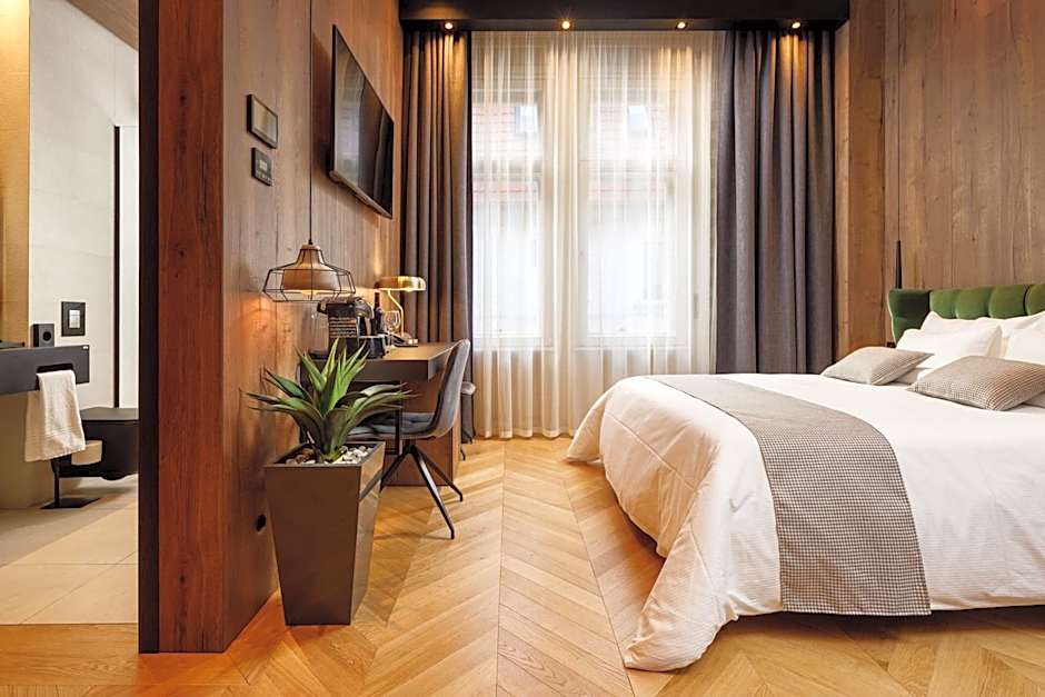 SCHUSTER Boarding House