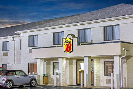 Super 8 by Wyndham Bedford