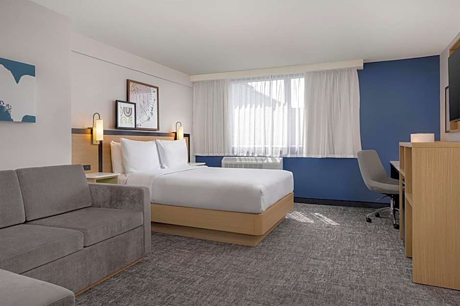 Spark by Hilton Montreal Brossard