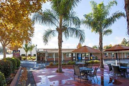 Tri Valley Inn And Suites