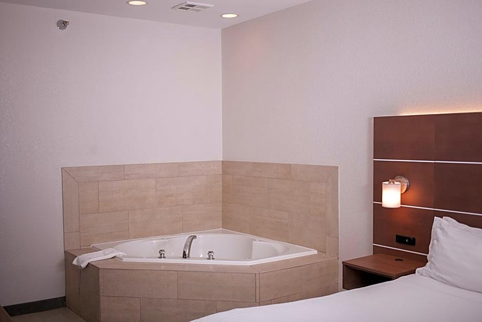 Photo 1 of 4 of 1 King Bed with Sofabed Suite