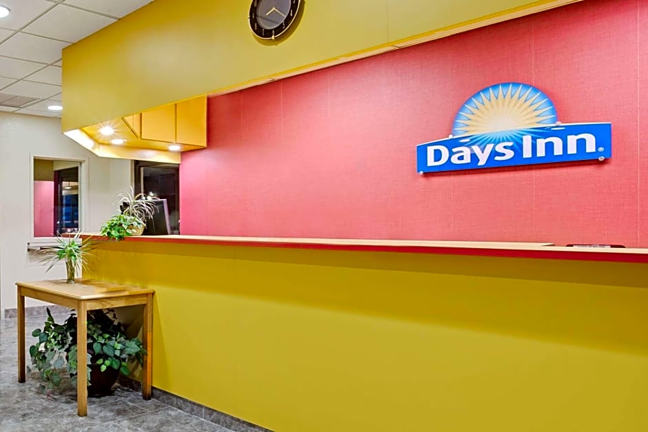 Days Inn by Wyndham Bradenton - Near the Gulf