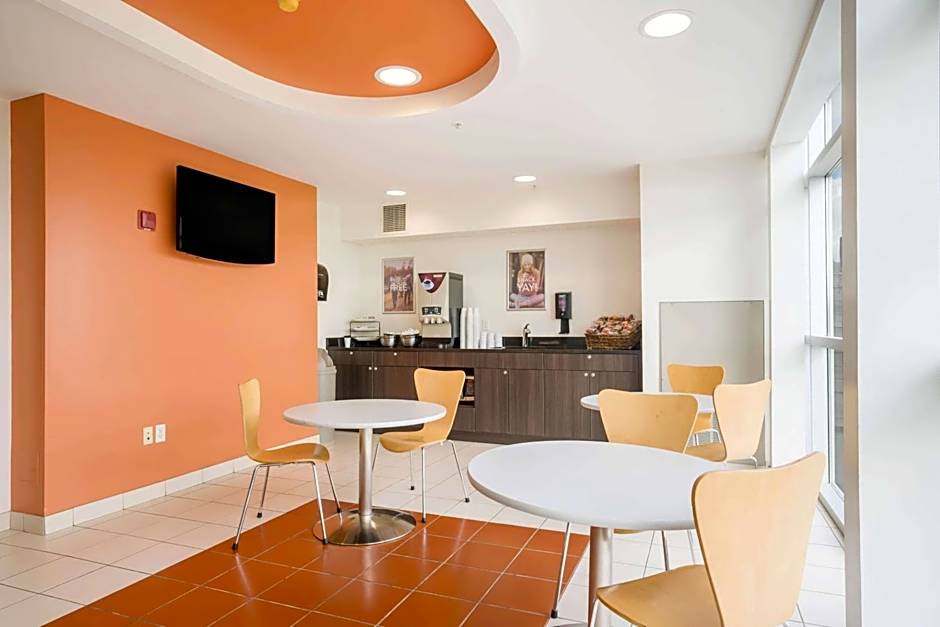 Motel 6 Kingston Ontario