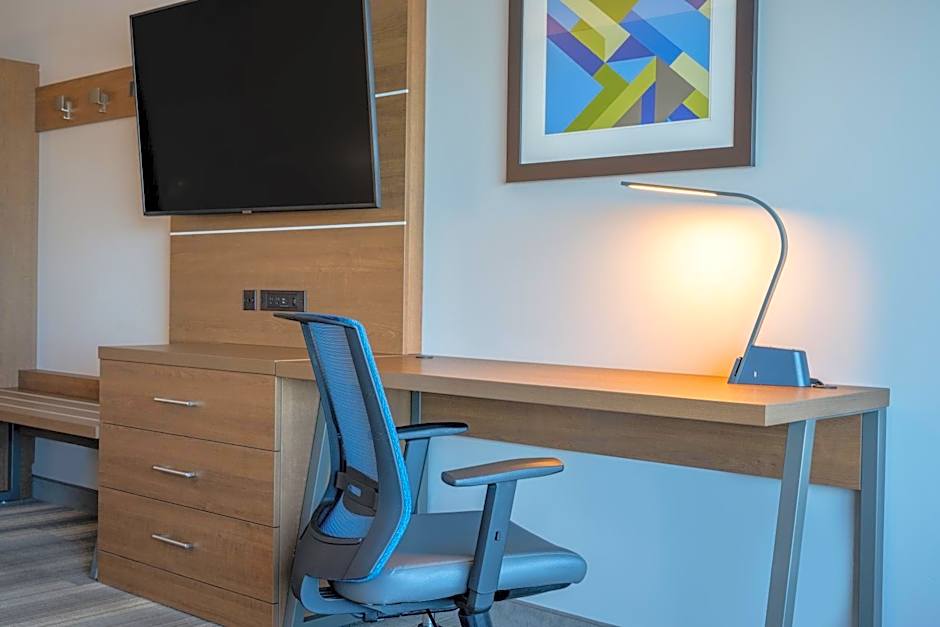 Holiday Inn Express and Suites Gilbert Mesa Gateway Airport By IHG