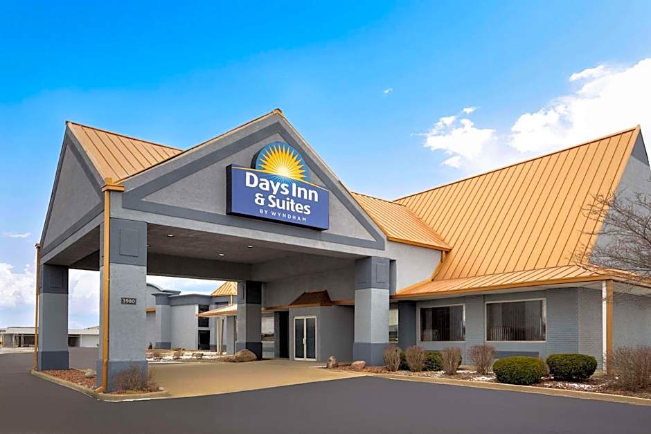 Photo 1 of 34 of Days Inn & Suites by Wyndham Kokomo