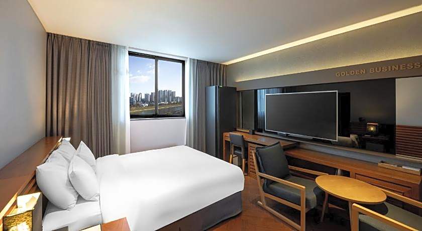 Golden Business Hotel