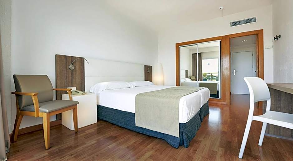 Globales Cala Viñas Adults Only 16+