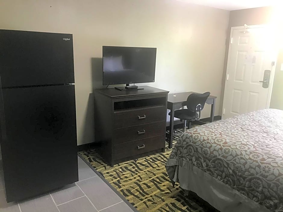 Days Inn & Suites by Wyndham Collierville Germantown Area