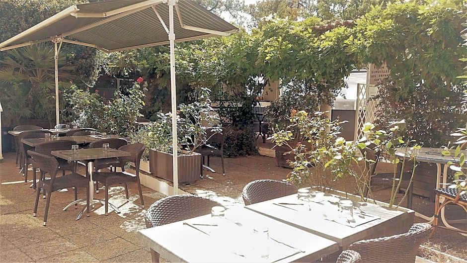 Hotel De La Mer