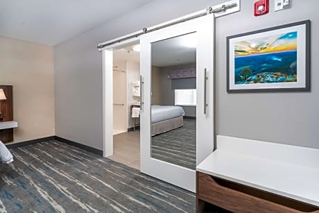 1 King Hearing Accessible Suite Nonsmoking