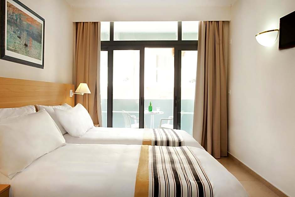 Photo 1 of 5 of 1 Double Bed or 2 Beds, Balcony