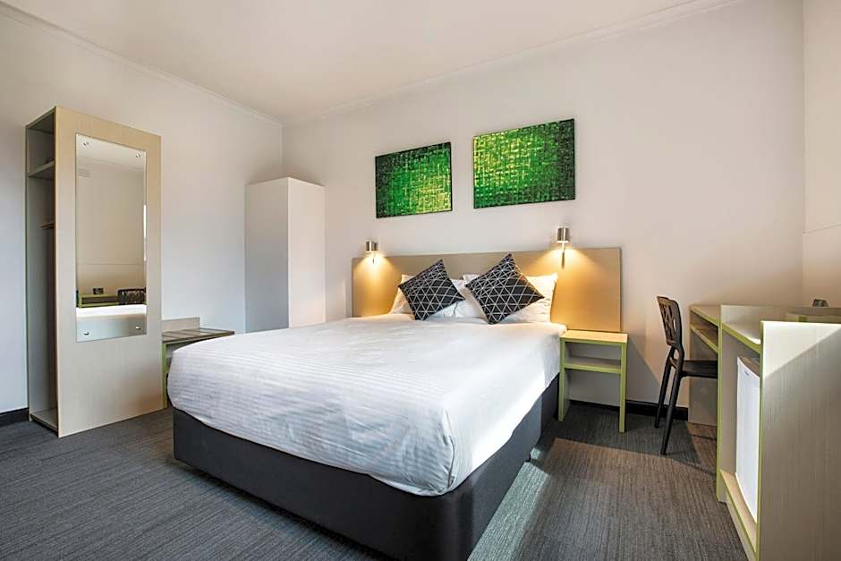 Nightcap at St Albans Hotel