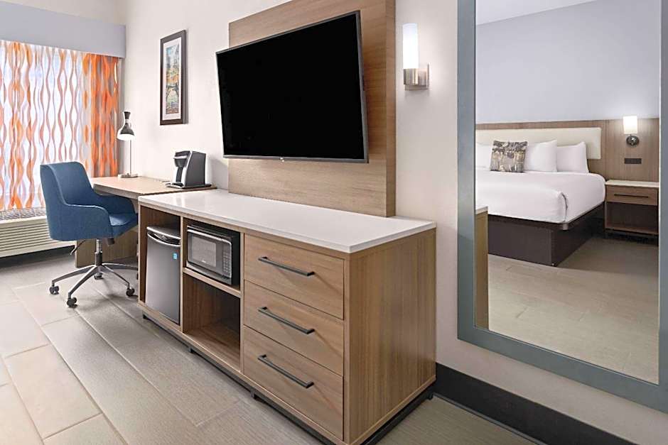 La Quinta Inn & Suites by Wyndham Newnan