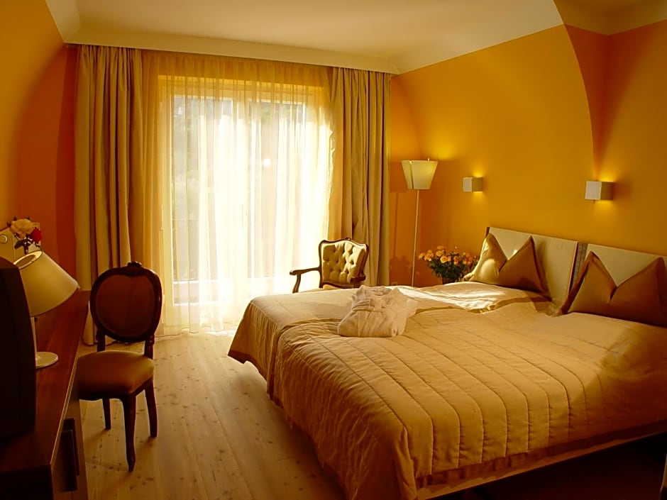 Hotel Schloss Weikersdorf