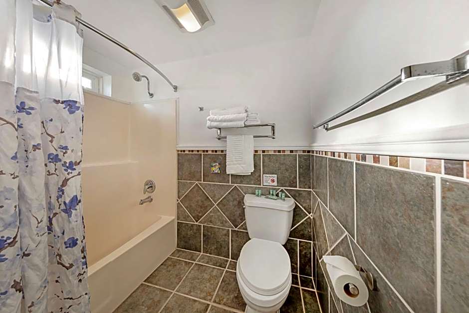 Best Western Harbour Inn & Suites Huntington - Sunset Beach